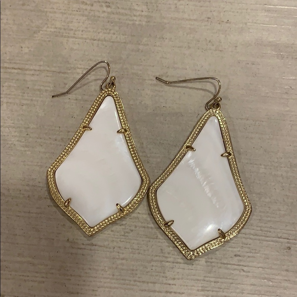 Kendra Scott Alex white mother of pearl earrings